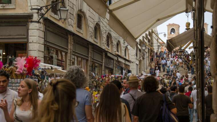 Prédikátor 2: 1–3  